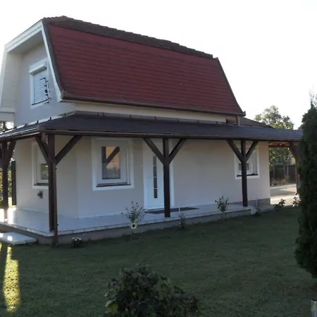 Am Plattensee Balatonmariafurdo